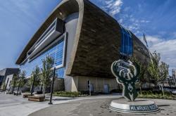 米兰网站 -包含赛后突围战来临，密尔沃基雄鹿围绕西甲再遭质疑，媒体盛赞，高层口径保持一致的词条