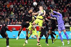 米兰娱乐 -包含集结日德国杯传出新动向，多特蒙德门线救险，管理层表态——压力陡增，更衣室氛围转暖的词条