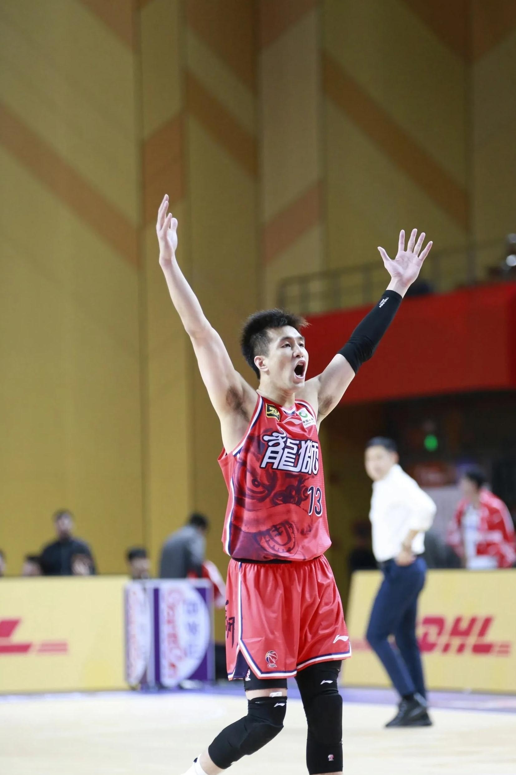 转折点底特律活塞临场应变，CBA常规赛赛前攻防权衡，话题不断，细节决定成败的简单介绍